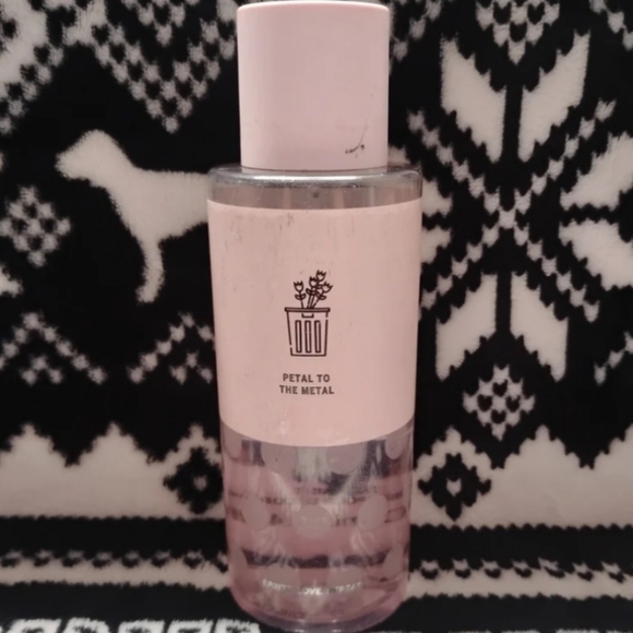 Victoria's Secret PINK Urban Bouquet 8.4 oz. Body Mist *DISCONTINUED**RARE**HTF* - Picture 2 of 6